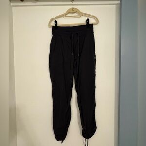 Lululemon Women’s Mid Rise Swift 28in Black Joggers- Size 6